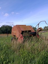 Funktionsfähige Heuballenpresse aus den 80ern/90ern – leicht reparaturbedürftig