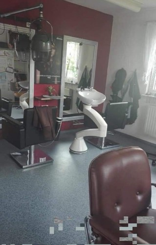 Friseursalon wird aufgelöst - ,