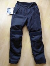 Ungetragen mit Etikett