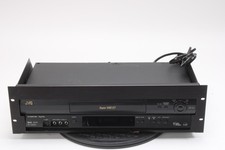 JVC HR-S3902U ist ein Super VHS (S-VHS) HiFi Videorecorder mit Regal - Zustand akzeptabel