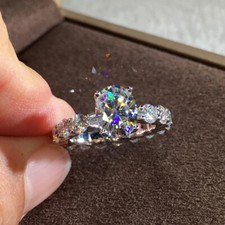 4kt Oval Diamant Solitär