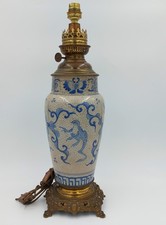 Chinesische Vintage-Tischlampe aus Blau-Weiß-Porzellan mit Messingfuß, ungeprüft