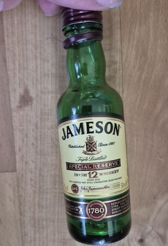 Leere whiskyflasche jameson - jameson, 50