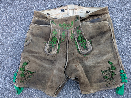 Kurze speckige lederhose - speckige, grün