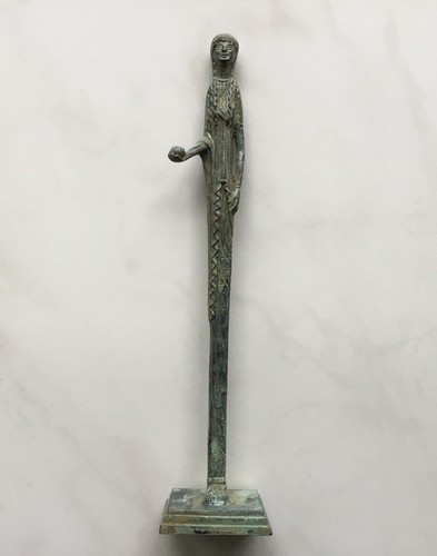 Statuette einer jungen frau - einer,