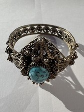 Armreif mit schönem blauem