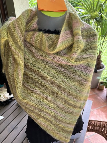 Handgestricktes tuch - handgestricktes,