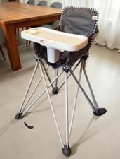 Ingenuity Hochstuhl Mobil Pop ‘N Dine Portable High Chair grau/ weiß