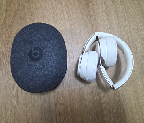Beats solo pro ear - beats, on-ear