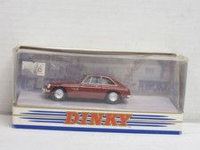 MG B GT V8 1973 in weinrot Box Dinky DY-19 1:43