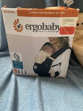 Kaum genutzte Baby- und Kleinkindertrage von ERGOBABY in schwarz