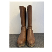 Braune kniehohe Damen