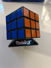 Rubik's Cube - 5,5 x 5,5 cm mit Aufsteller  der Zauberwürfel
