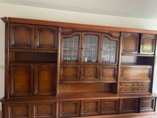 Braunes großes, schönes Schrank für alles 