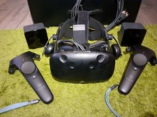 VR Headset HTC Vive Brille, 2 Controller + 2 Base Stations + Deluxe Audio Strap