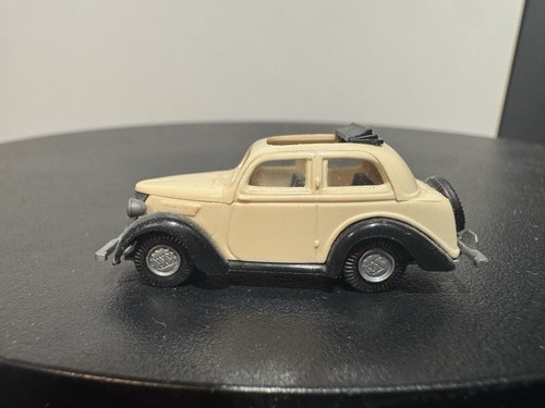 Praline ford eifel cabrio - 1/87,