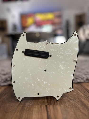 Fender musicmaster pickguard - fender,