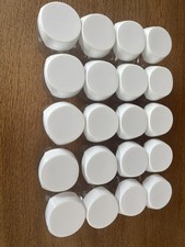 20 leere Plastikdosen