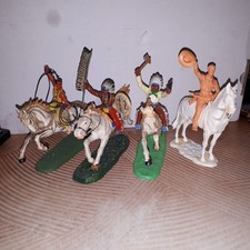 4 Elastolin Reiter zu Pferd  7cm Serie (2 Indianer DDR)