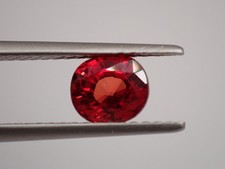 Rubin 1.06ct VVS Oval – Berylliumbehandelt – Tansania Afrika Edelstein