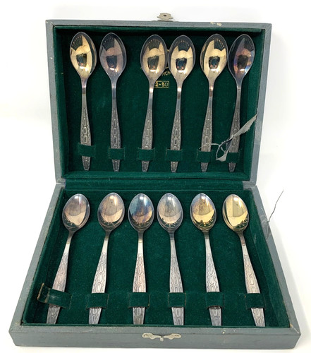 Set mit zwölf versilberten