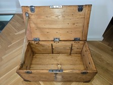 Holz Truhe Eisenbeschläge Verriegelung Schatulle Handwerker Zimmerer Box Eisen
