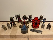 Playmobil Wolfsritter 4 Figuren 4 Wölfe 1 Steinkatapult 1 Speerkatapult Feuer
