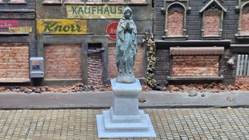 Heilige maria denkmal bronze - maria",