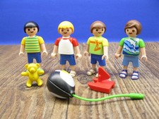 4 Jungen mit Zubehör Figur