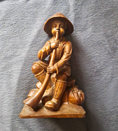 Handgeschnitzte holzfigur mann - handgeschnitzte,