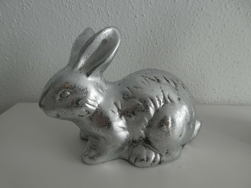 Osterhase sitzend und stehend