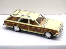 Motor Max 1:24 Chrysler 1979 No.73331 LeBaron Town & Country Modell