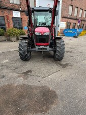 Traktor Massey Ferguson mit Frontlader