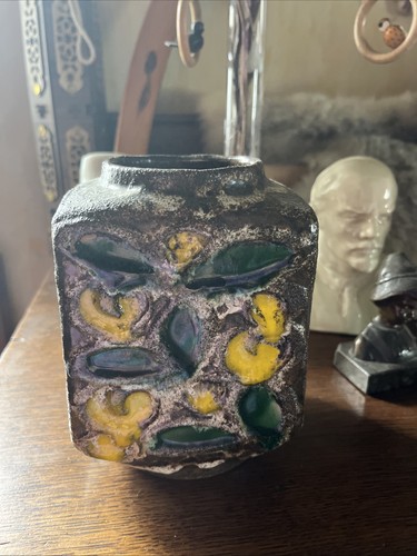 Lava vase veb - vase, strehla