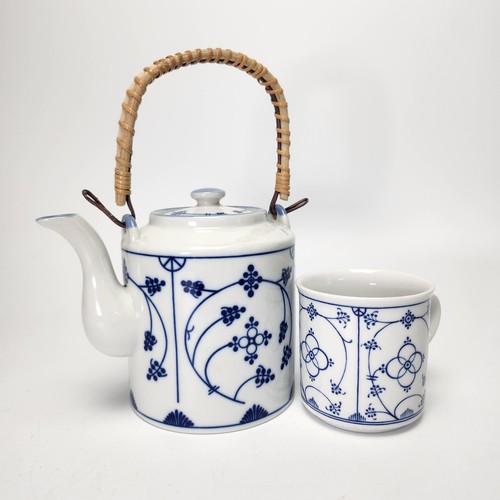 Teekanne mit tasse - mit, indisch