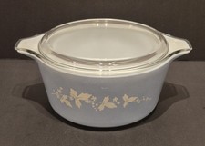 Schöne Vintage Pyrex Azurblau Weißdorn & Efeu Tiefe Auflaufform mit Deckel