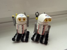 Playmobil Figuren, Roboter, Astronauten - hier die 2 Figuren m. gelben Augen