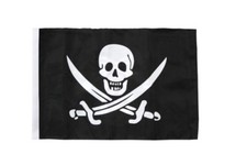 Pirat mit zwei Schwertern