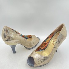 POETIC LICENSE GOLD HIGH HEELS