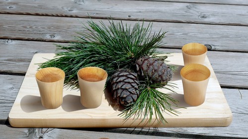 Schnapsgläser aus zirbenholz - schnapsgläser,