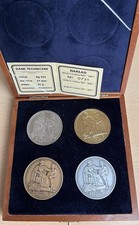 Polen 4x5 Zlotych / 75 Jahre Münze Konstytucja / 1925-2000 / div. Metalle / OVP