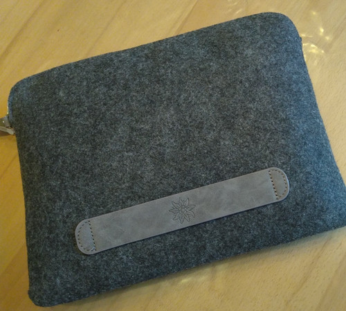 Lufthansa amenity kit - lufthansa,