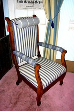 Armlehnstuhl  Polstersessel Lesesessel armchair walnut Stuhl Sessel Tisch Hocker