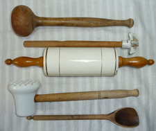 5 Teile Teigrolle  Fleischklopfer Quirl Steingut Porzellan Holz antik