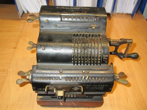 Kurbelrechenmaschine von