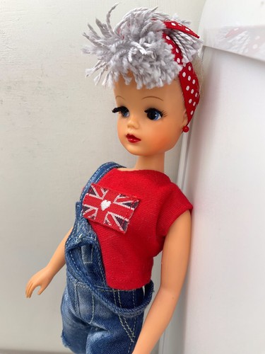 Ooak rerooted repainted sad - ooak,