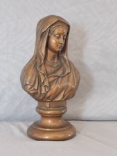 Marienbüste in brauner Patina gemarkt D.S.R auf der Rückseite, hinterlegtes Modell