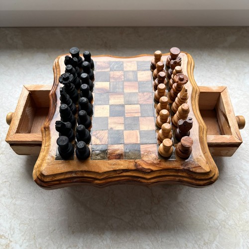 Schachspiel mit schachfiguren - mit,