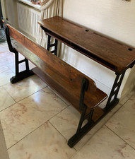 Antike Schulbank (2-Sitzbank) mit Ablagefach, Gusseisengestell  (Klassenzimmer)