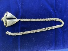 Halskette mit Segelschiff